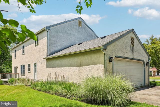 8 LONG DR, Downingtown, PA 19335