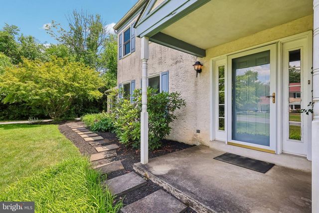 8 LONG DR, Downingtown, PA 19335