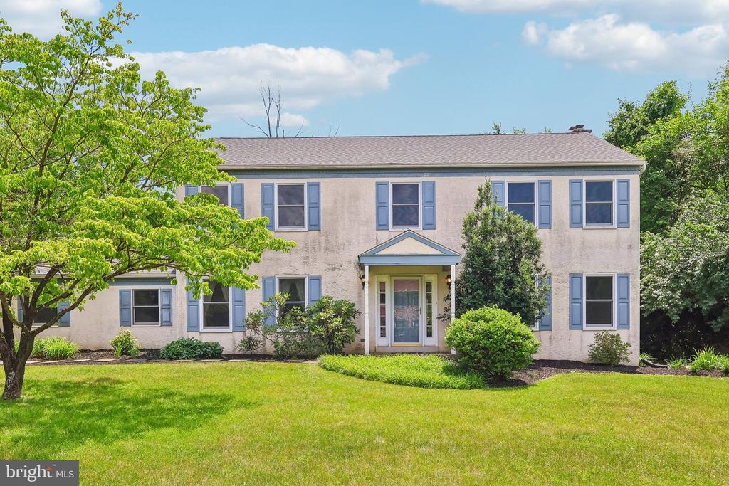 8 LONG DR, Downingtown, PA 19335