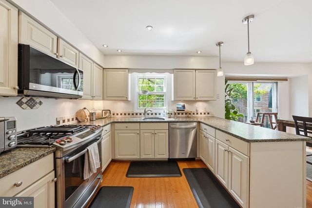 5821 IRON WILLOW CT, Alexandria, VA 22310