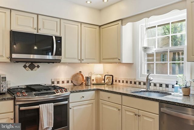 5821 IRON WILLOW CT, Alexandria, VA 22310