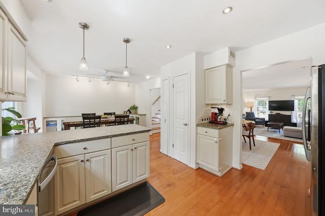 5821 IRON WILLOW CT, Alexandria, VA 22310