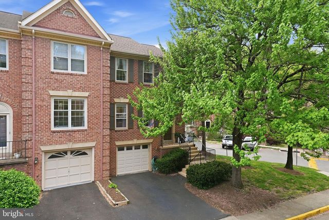 5821 IRON WILLOW CT, Alexandria, VA 22310