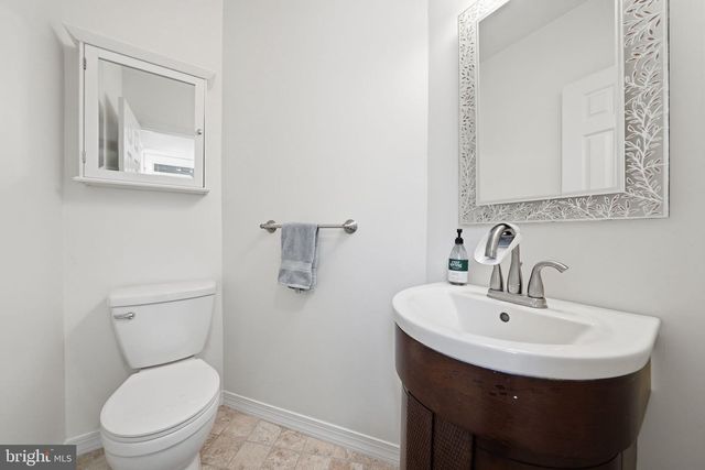 5821 IRON WILLOW CT, Alexandria, VA 22310