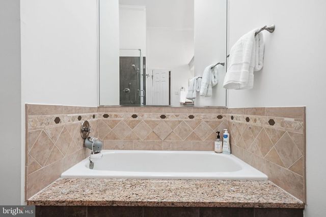 5821 IRON WILLOW CT, Alexandria, VA 22310