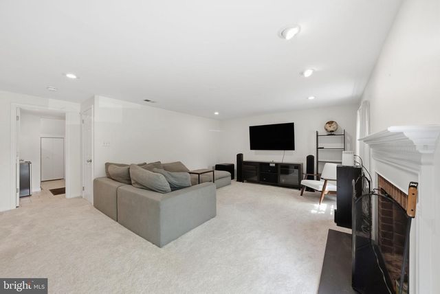 5821 IRON WILLOW CT, Alexandria, VA 22310