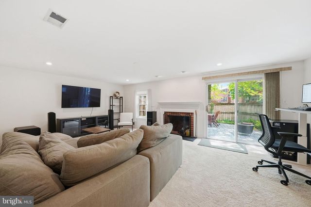 5821 IRON WILLOW CT, Alexandria, VA 22310