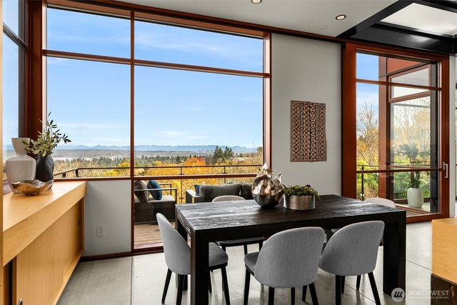 1527 E Howe Street, Seattle, WA 98112