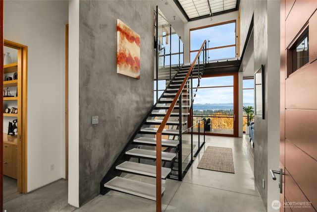 1527 E Howe Street, Seattle, WA 98112