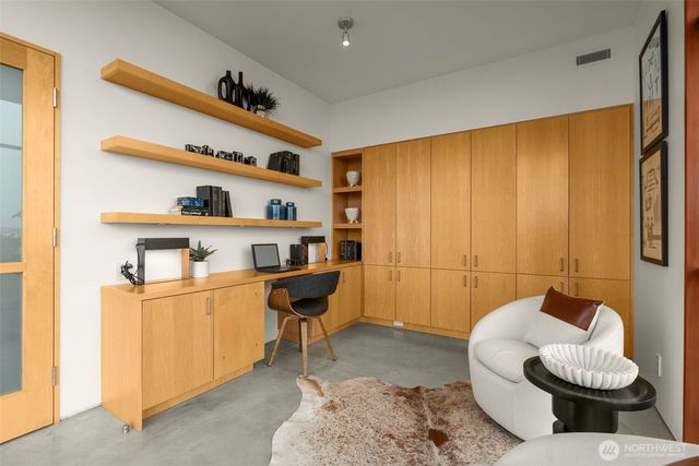 1527 E Howe Street, Seattle, WA 98112