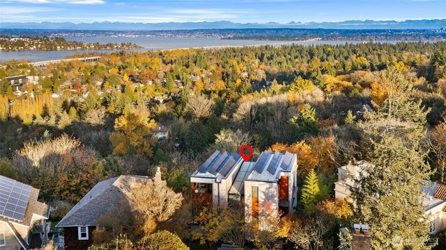 1527 E Howe Street, Seattle, WA 98112