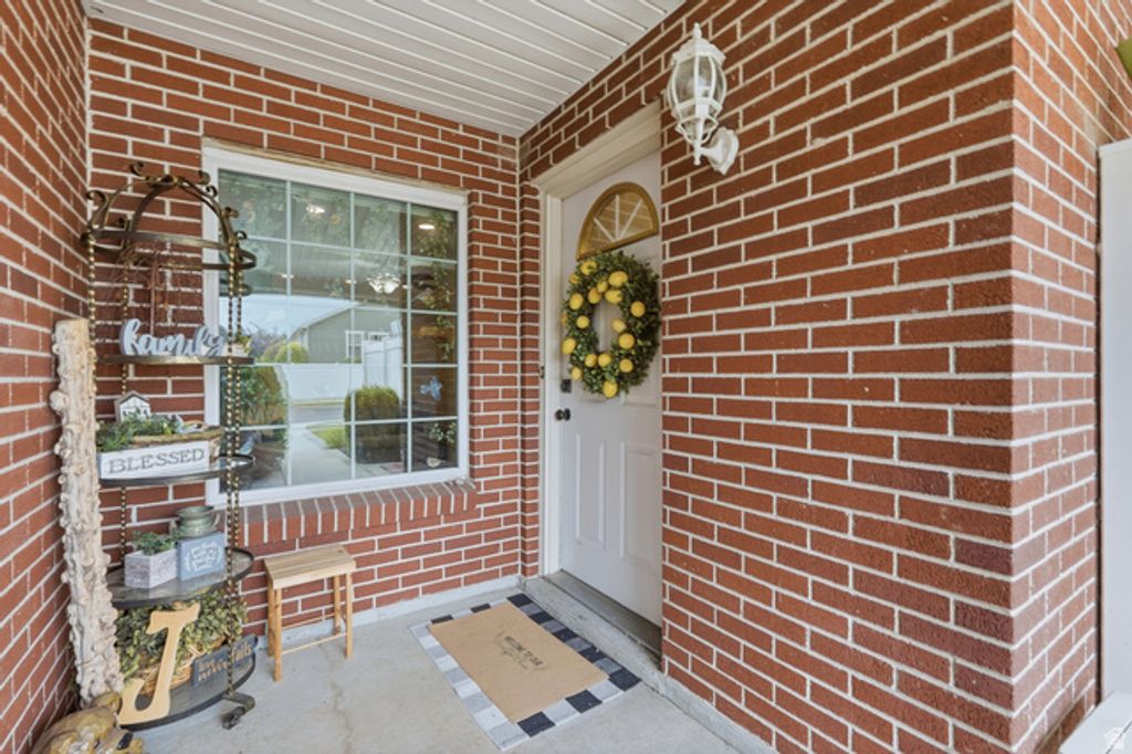 130 W PHEASANTBROOK DR, Centerville, UT 84014 — exterior