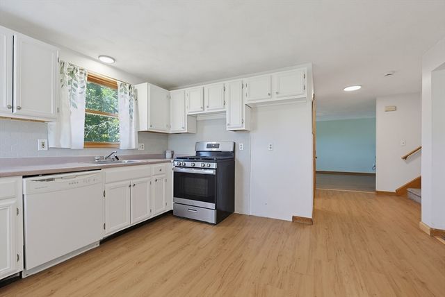 320 North St, Tewksbury, MA 01876