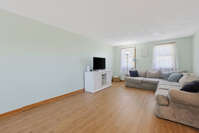 320 North St, Tewksbury, MA 01876