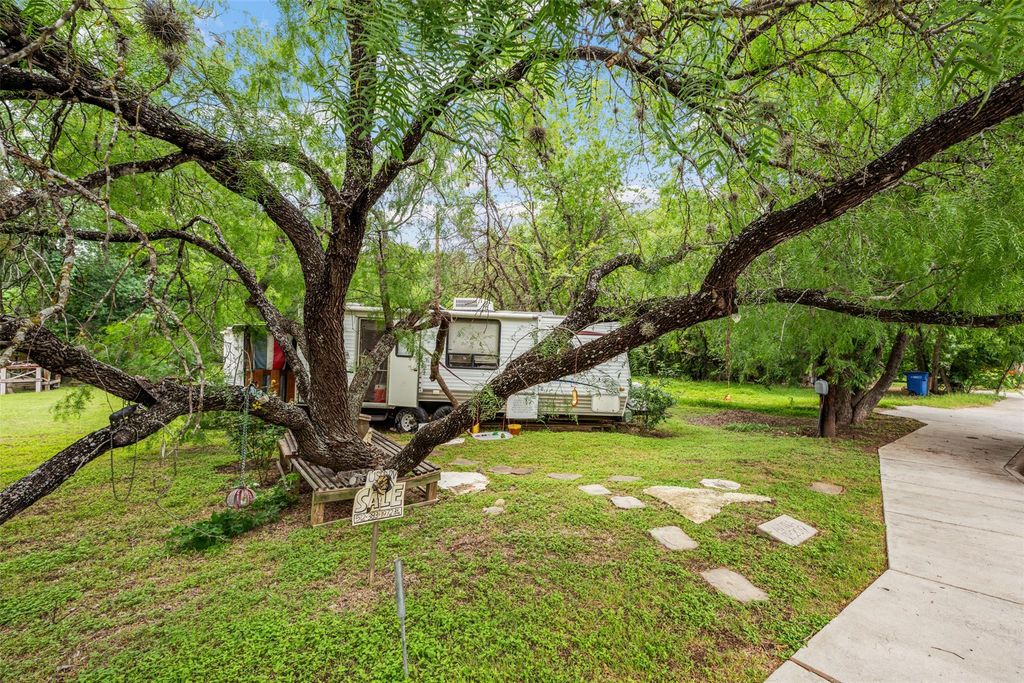 1132 Eleanor ST, Austin, TX 78721