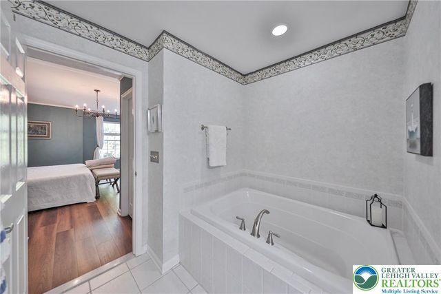 163 Muirfield Way, Williams Twp, PA 18042