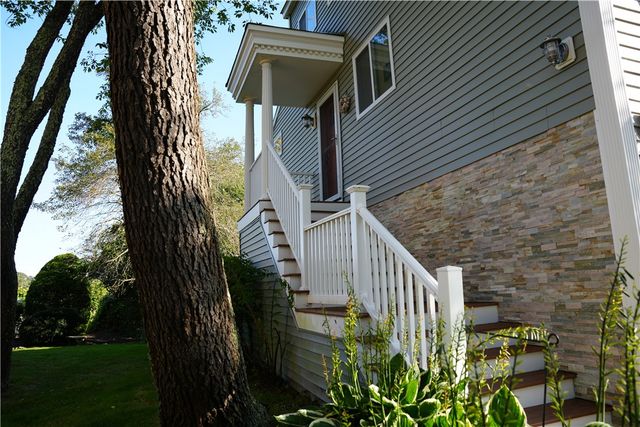 39 Lake Road, Narragansett, RI 02882