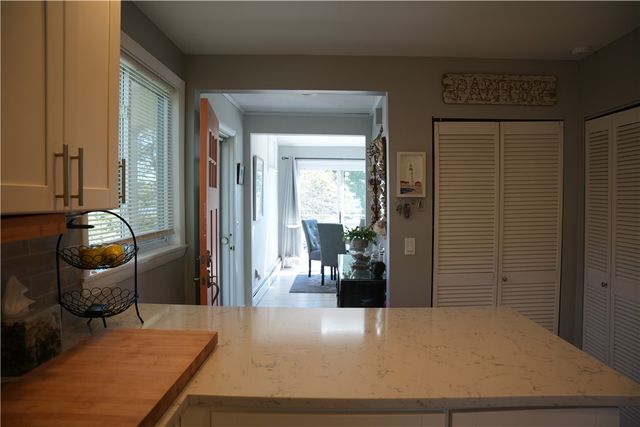39 Lake Road, Narragansett, RI 02882