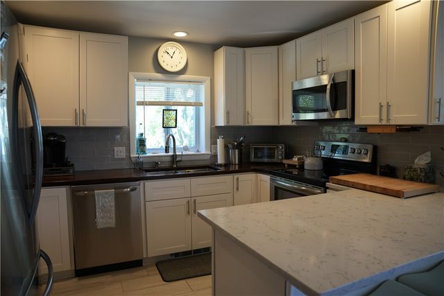39 Lake Road, Narragansett, RI 02882