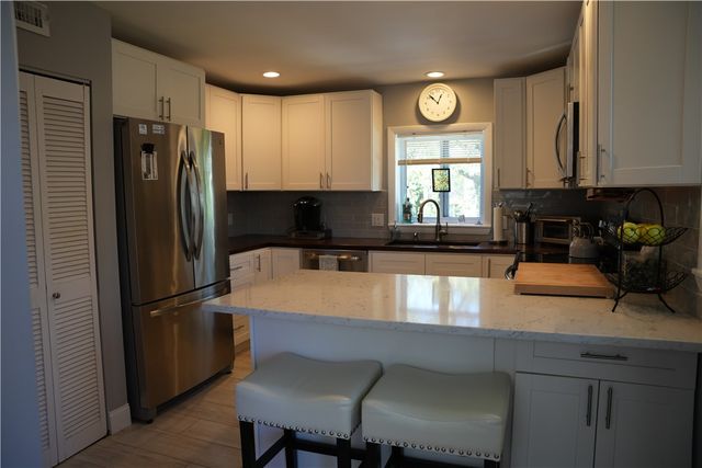 39 Lake Road, Narragansett, RI 02882
