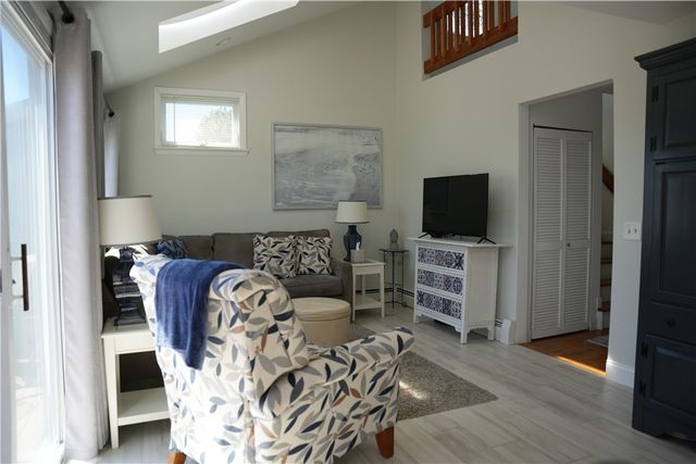 39 Lake Road, Narragansett, RI 02882