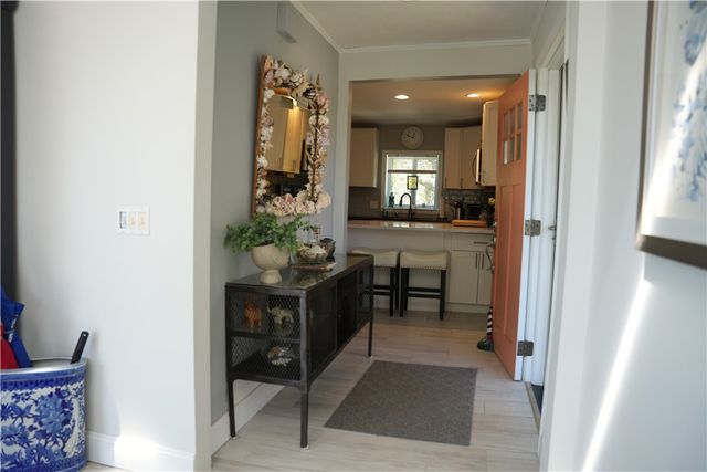 39 Lake Road, Narragansett, RI 02882