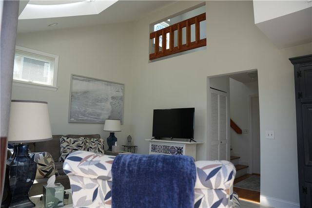 39 Lake Road, Narragansett, RI 02882