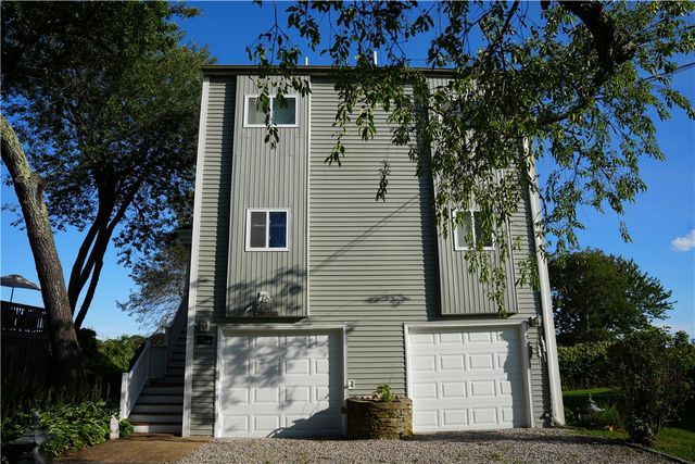 39 Lake Road, Narragansett, RI 02882