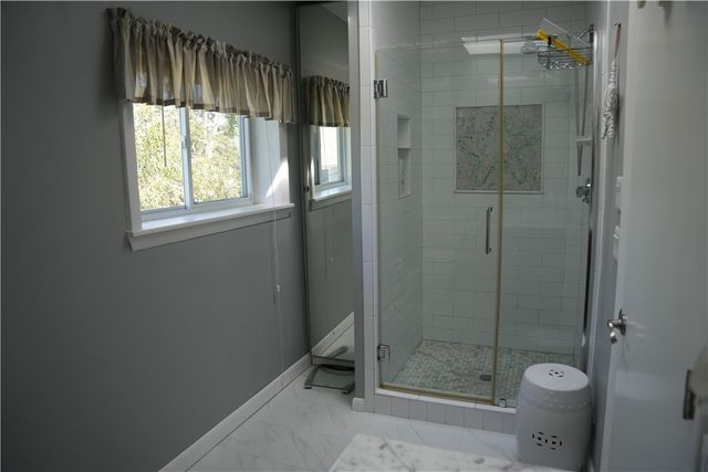 39 Lake Road, Narragansett, RI 02882