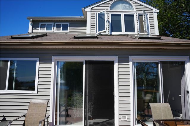 39 Lake Road, Narragansett, RI 02882