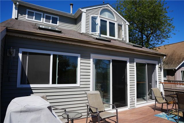39 Lake Road, Narragansett, RI 02882