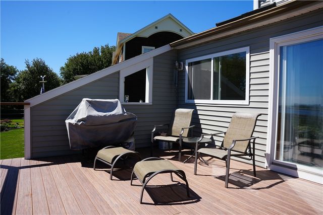 39 Lake Road, Narragansett, RI 02882