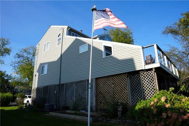 39 Lake Road, Narragansett, RI 02882