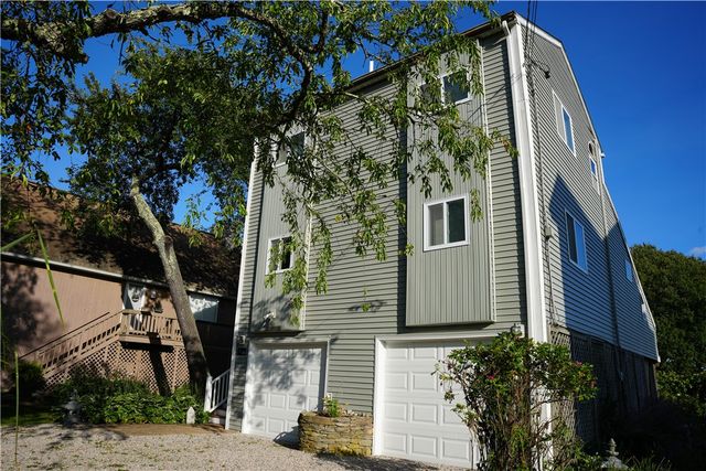 39 Lake Road, Narragansett, RI 02882