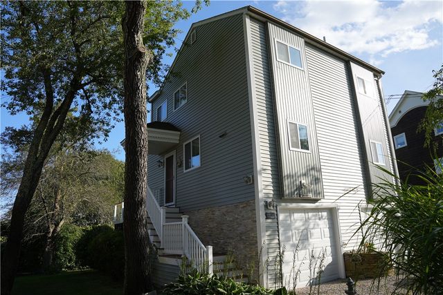 39 Lake Road, Narragansett, RI 02882