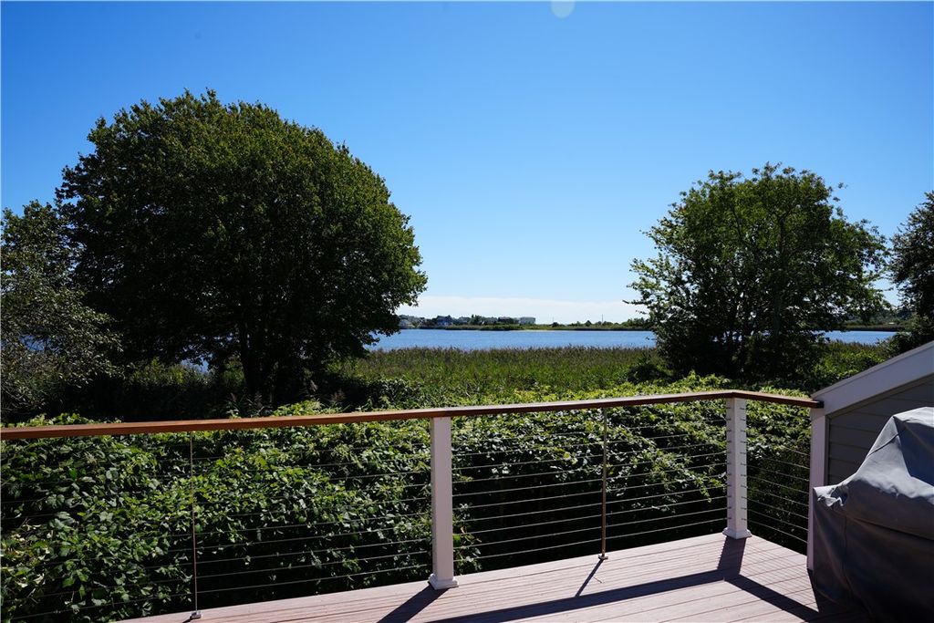 39 Lake Road, Narragansett, RI 02882