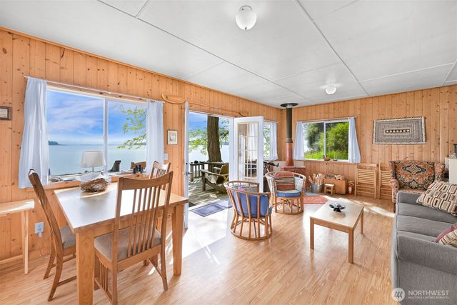 1865 Seacrest Drive, Lummi Island, WA 98262