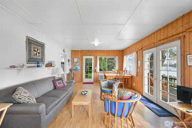 1865 Seacrest Drive, Lummi Island, WA 98262
