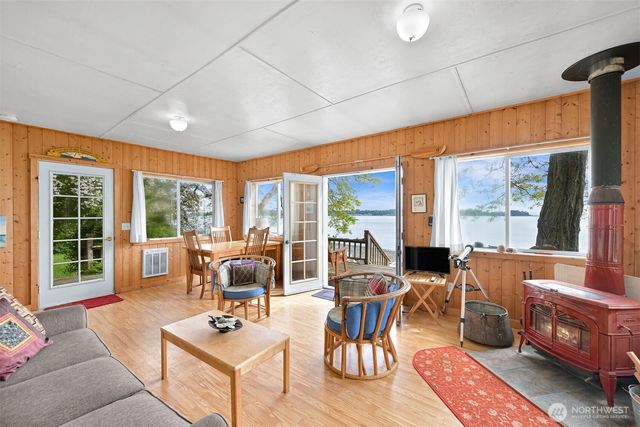 1865 Seacrest Drive, Lummi Island, WA 98262