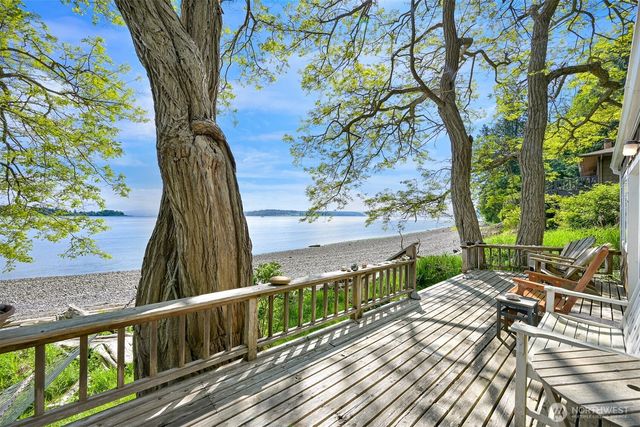 1865 Seacrest Drive, Lummi Island, WA 98262