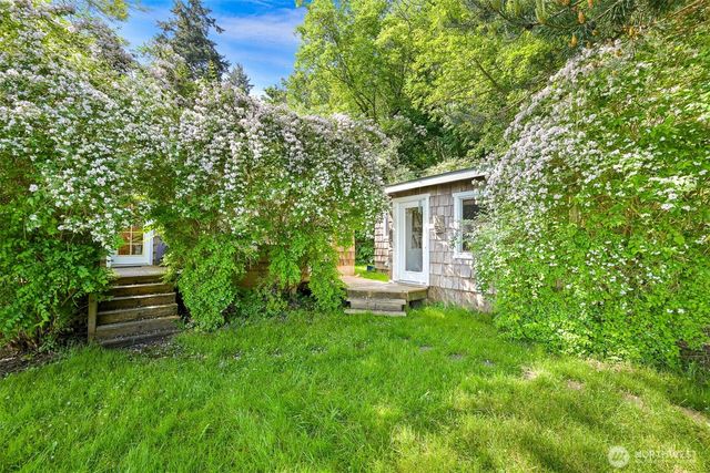 1865 Seacrest Drive, Lummi Island, WA 98262
