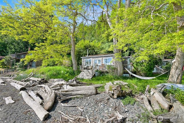 1865 Seacrest Drive, Lummi Island, WA 98262