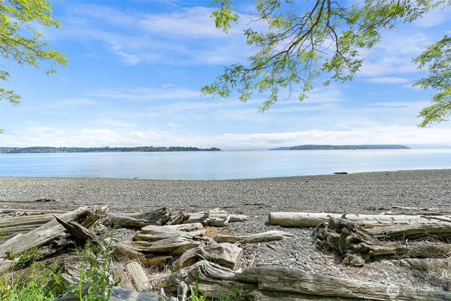 1865 Seacrest Drive, Lummi Island, WA 98262