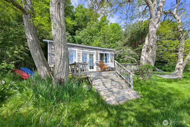 1865 Seacrest Drive, Lummi Island, WA 98262