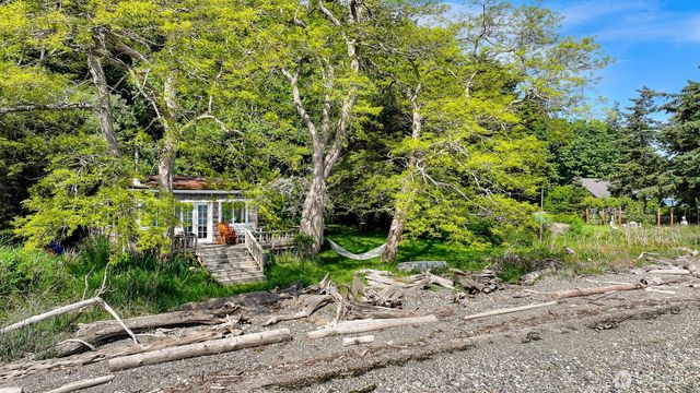 1865 Seacrest Drive, Lummi Island, WA 98262