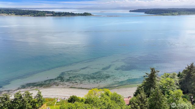1865 Seacrest Drive, Lummi Island, WA 98262