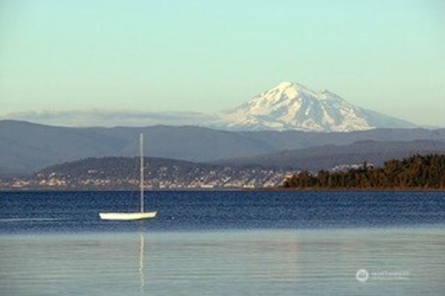 1865 Seacrest Drive, Lummi Island, WA 98262