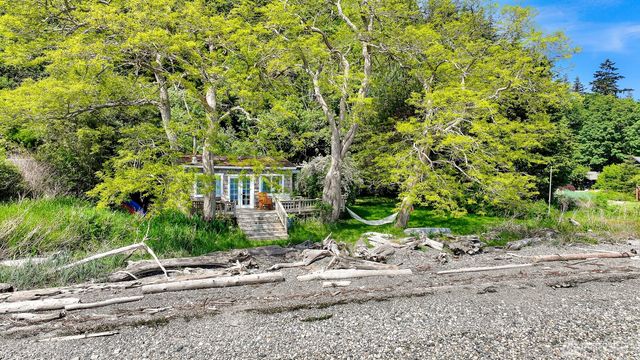 1865 Seacrest Drive, Lummi Island, WA 98262
