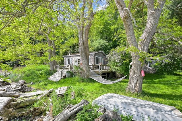 1865 Seacrest Drive, Lummi Island, WA 98262