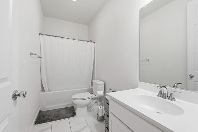 1589 Lantern Way, Hughson, CA 95326